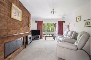 Lounge/Diner- click for photo gallery